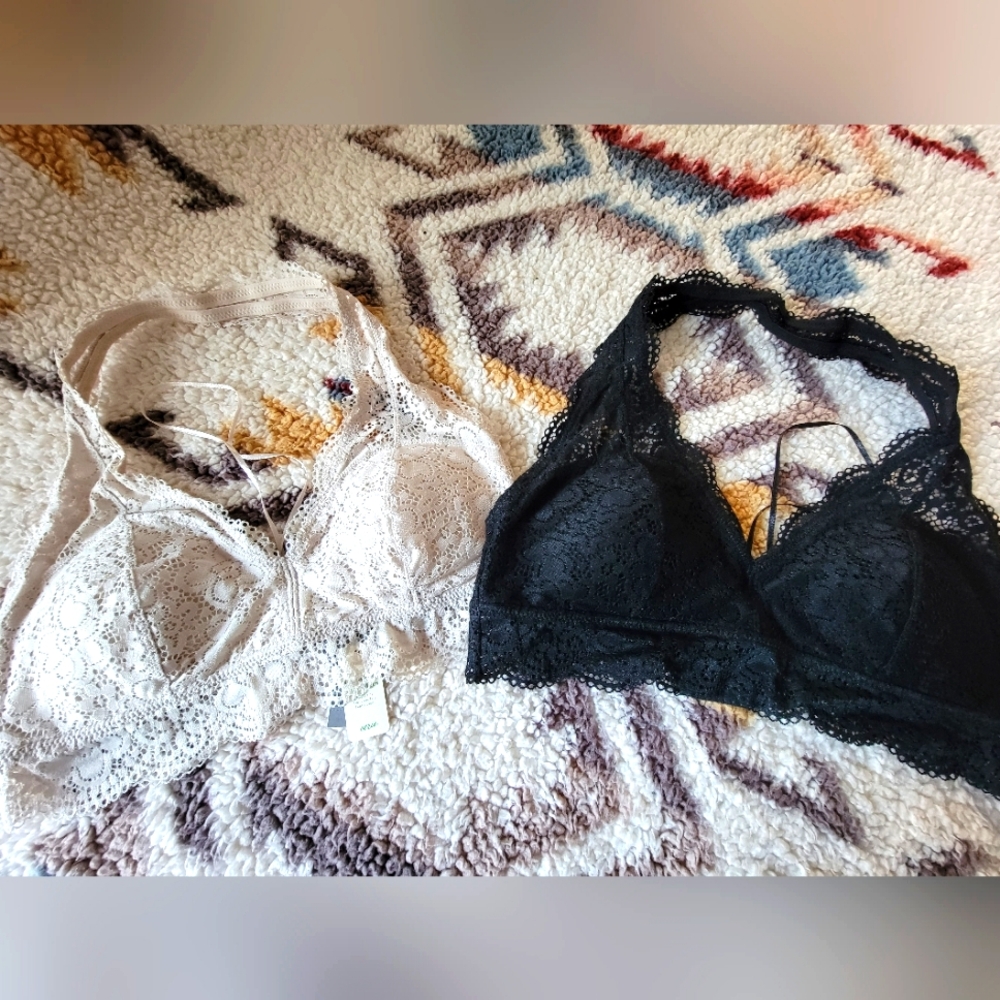 Set of 2- Aerie lace, halter neck lace bras. Size Large.